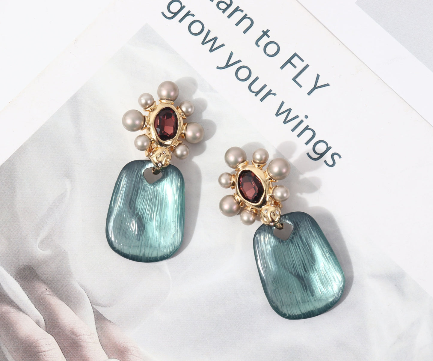 Pearl organic glass ear clip
