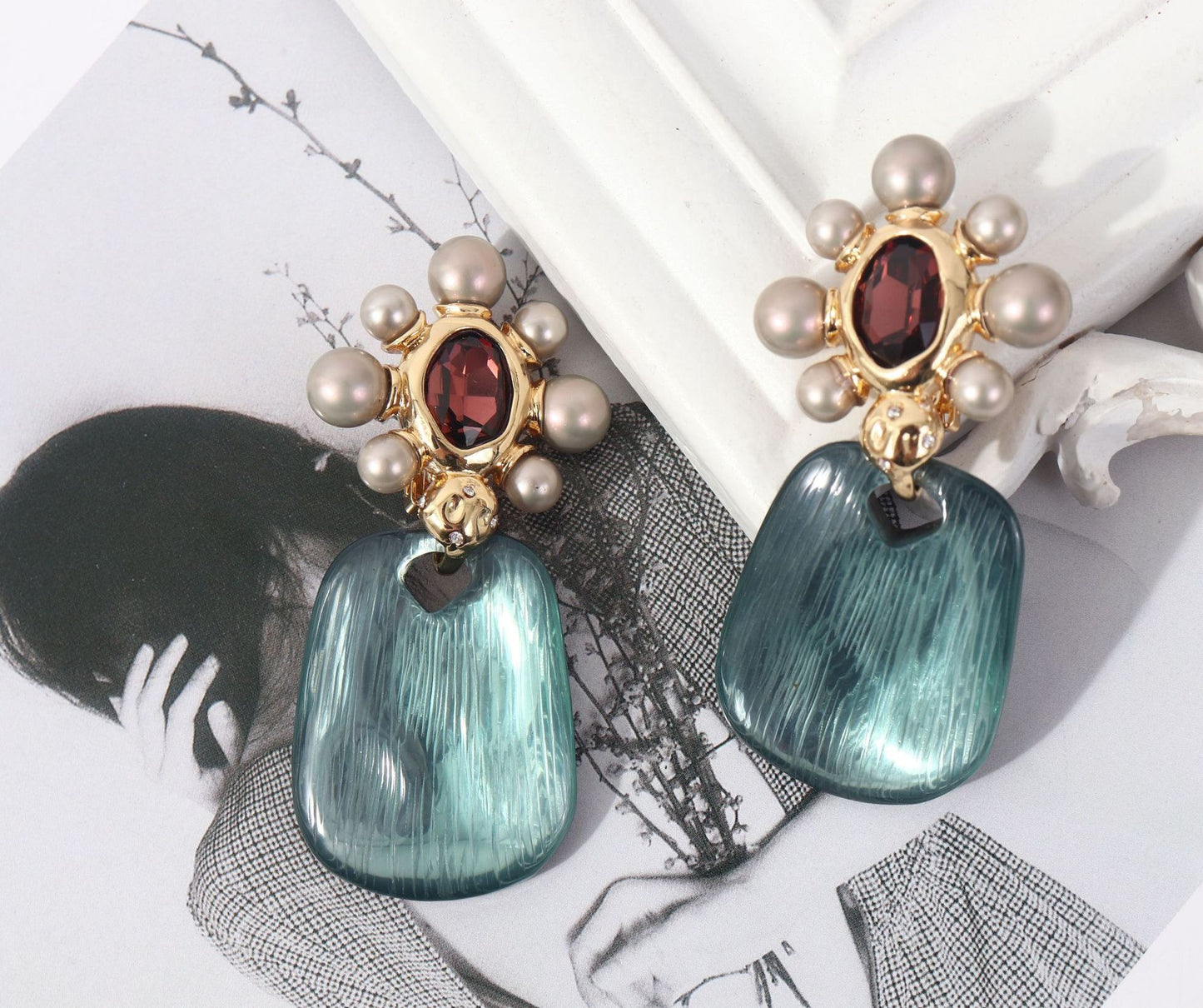 Pearl organic glass ear clip